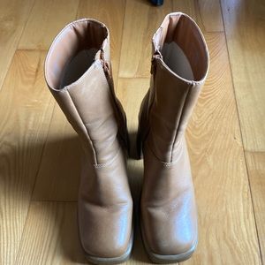 Steve Madden Boots, Model FANTSIE, TAN LEATHER
Size: 8.5